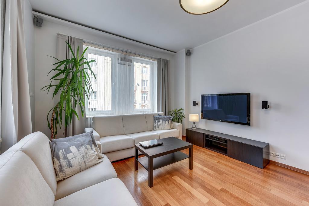 White 76. Srodmiescie Apartment