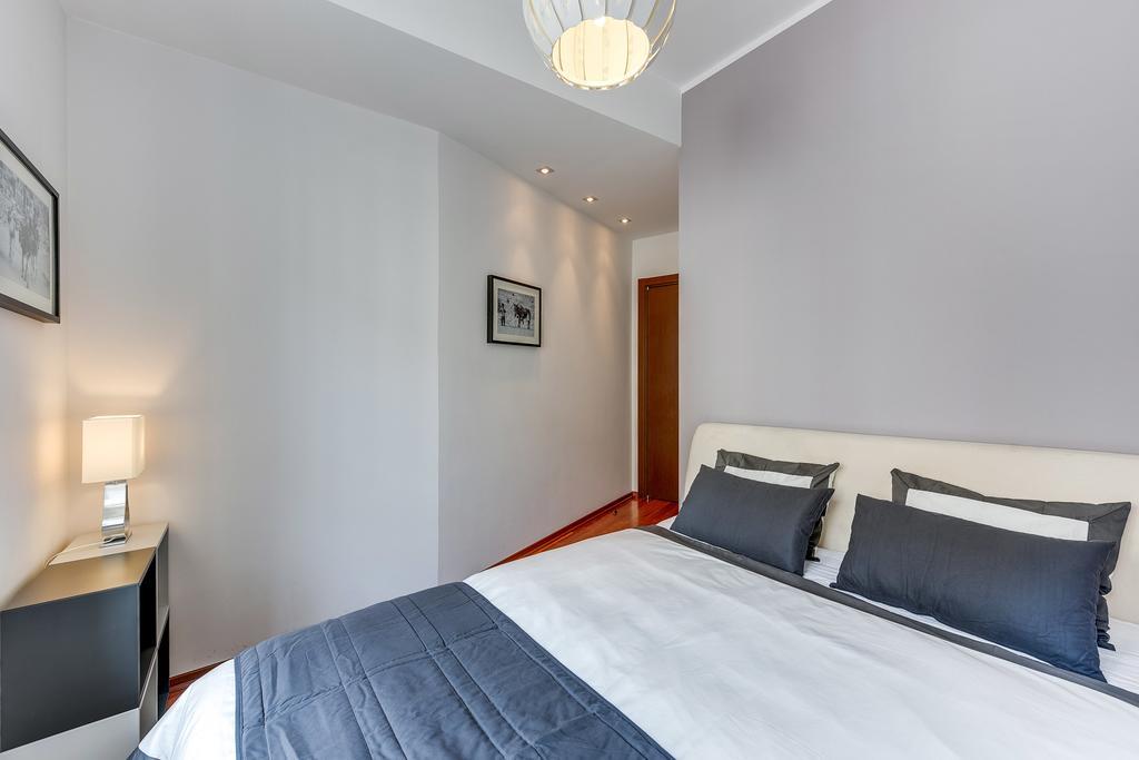 White 76. Srodmiescie Apartment *