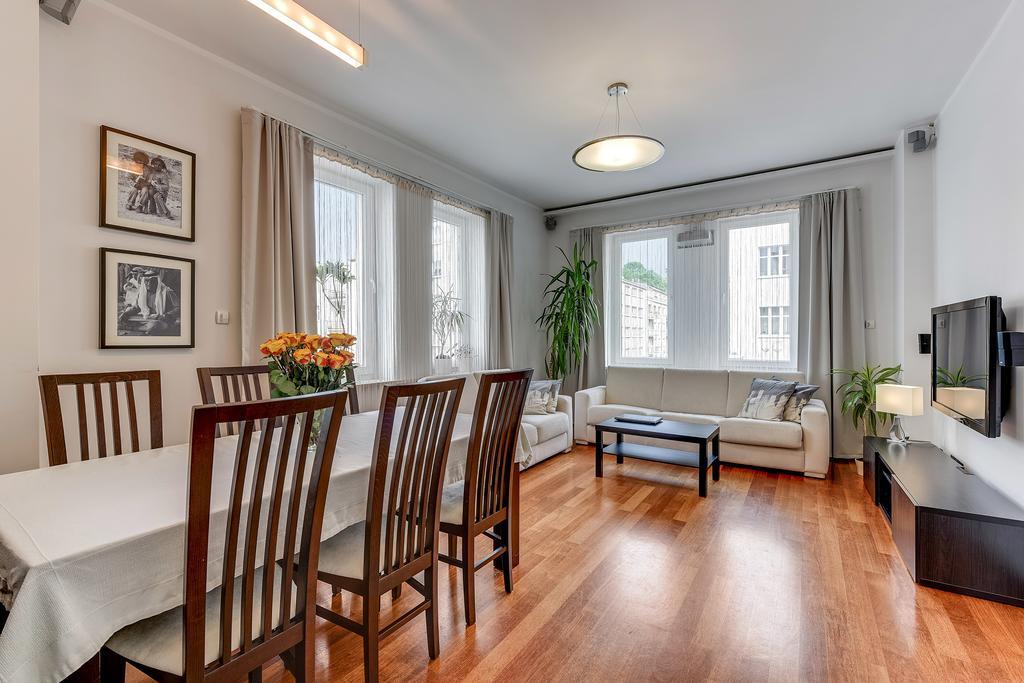 White 76. Srodmiescie Apartment *